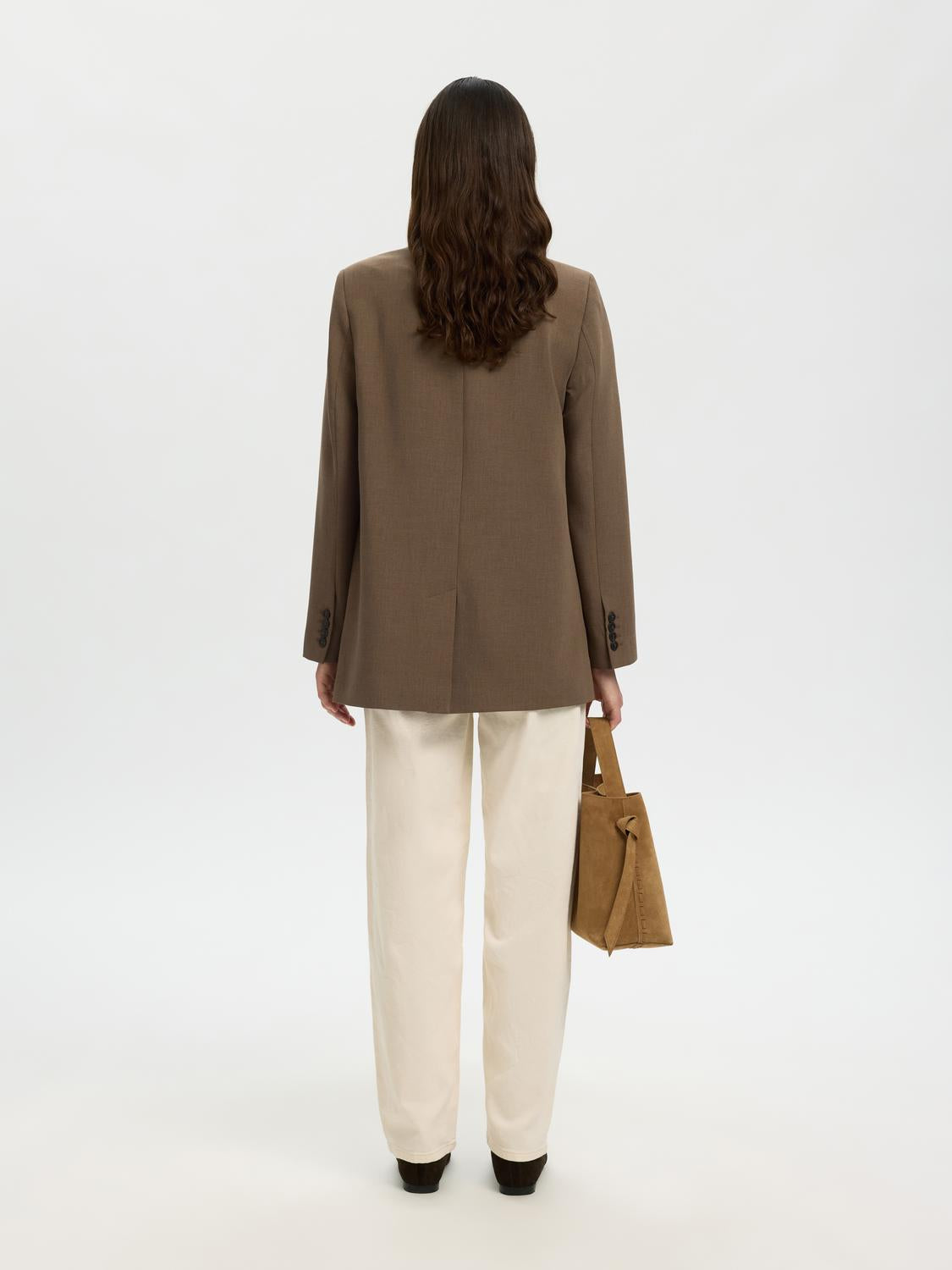 model_shot-back